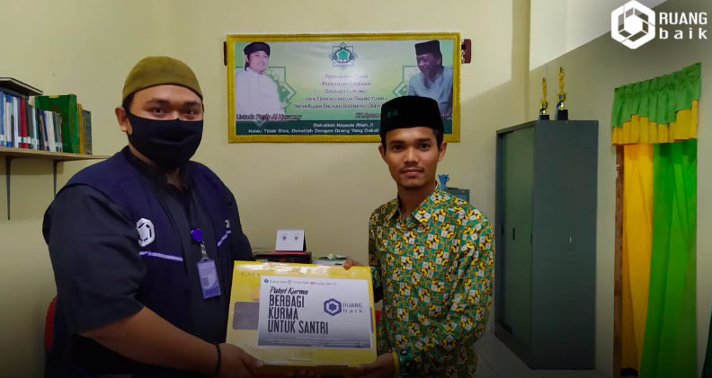 Penyaluran Paket Parcel Untuk Guru Ngaji, Ponpes Manba' Hidayatul Maarif, Citayam, Bogor